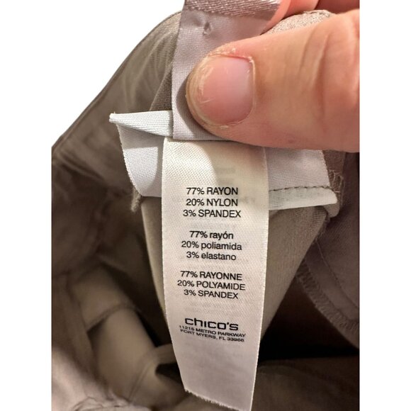 ๐ 2/$20 ๐ Chicos Perfect Stretch Womens Shorts Size 1 Beige Rayon Blend - Picture 5 of 6